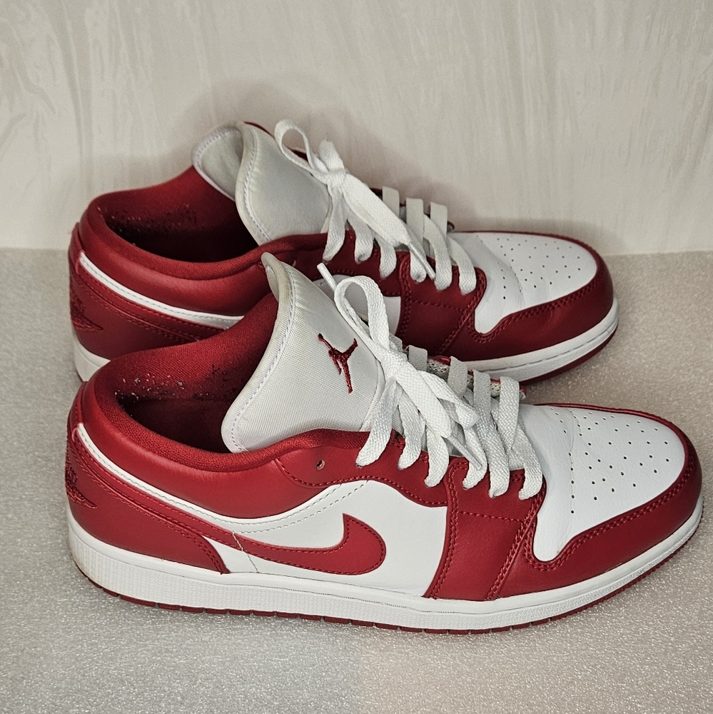 Nike Men's Gym Red and White Sneakers